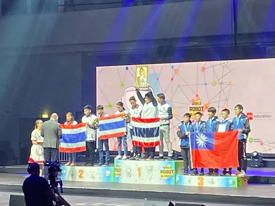 2019WRO玩樂高手團隊勇奪世界第三!! 配圖
