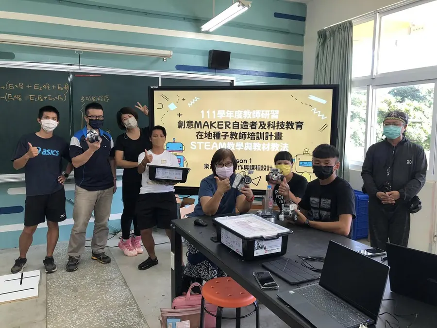 屏東車城科技中心教師研習：EV3 樂高機器人