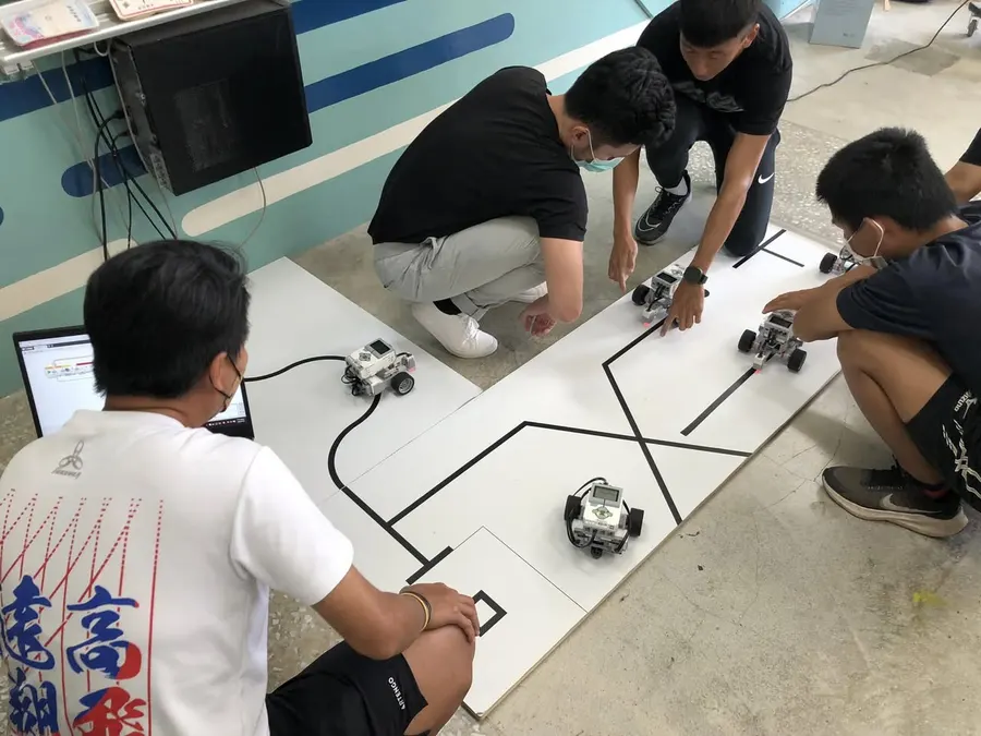 屏東車城科技中心教師研習：EV3 樂高機器人