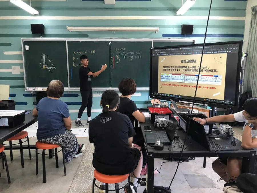 屏東車城科技中心教師研習：EV3 樂高機器人