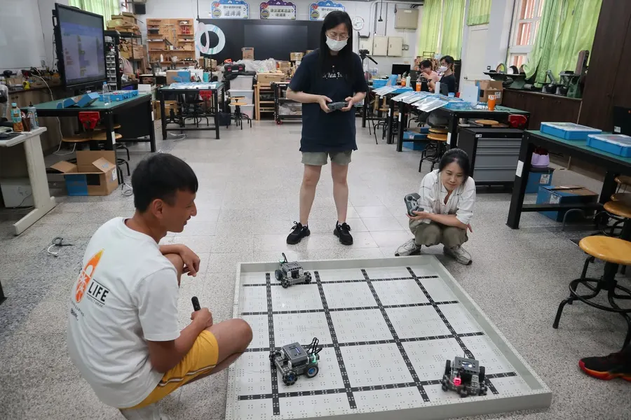 新竹縣博愛科技中心教師研習：VEX 機器人入門