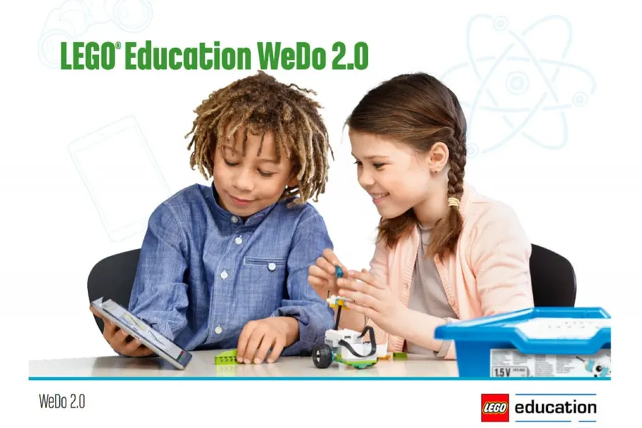 兩個孩子一起操作 WeDo 2.0 作品